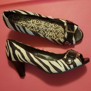 JACLYN SMITH Zebra satin fabric peep toe heels 8